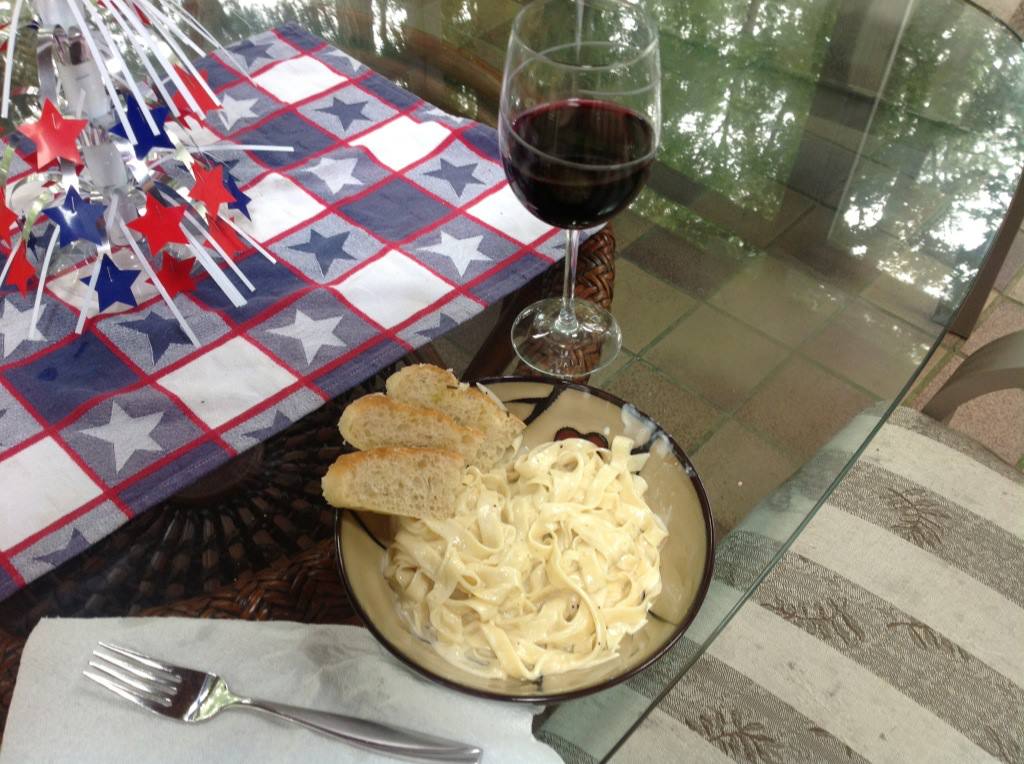 Fettucini Alfredo w Focaccia bread – My Dragonfly Cafe